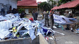 Langgar Penempatan APK, Satpol PP Bekasi Tertibkan Ribuan APK