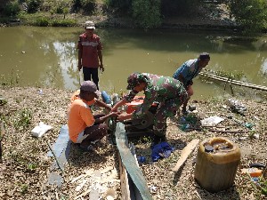 Koramil 23/Batee Cegah Gagal Tanam Petani Desa Tuha