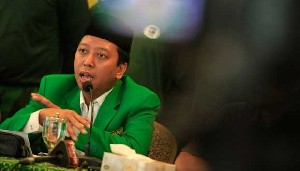 Puisi Fadli Zon di Anggap Mempermainkan Doa Ulama, Rommy Balas Puisi Fadli Zon