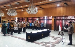 Sesmenko Polhukam Himbau Pejabat dan Pegawai Kemenko Polhukam dan Komisi Kejaksaan Agung Untuk Saling Bekerja Sama