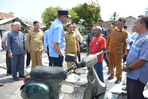 Tiba di Sabang, Nova Serahkan Bantuan untuk Korban Kebakaran