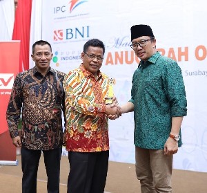 Aminullah Terima Golden Award Wali Kota Peduli Olahraga 2019