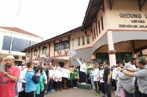 Ratusan Calhaj Bekasi Ikuti Jalan Santai Bersama Menag