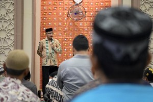 Tarawih di Subulussalam, Plt Gubernur Ingatkan Pentingnya Silaturahmi