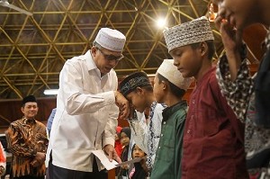 Pesan Nova ke Anak Yatim: Tetap Optimis dan Dekatkan Diri dengan Allah