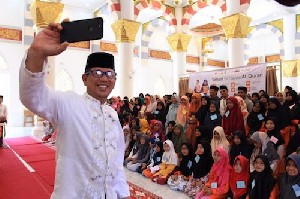 Bersama Rumah Zakat, Cek Zainal Santuni 1000 Anak Yatim