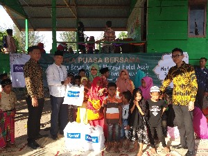 Kyriad Muraya Berbagi Takjil di Taman Edukasi Pemulung