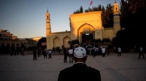 Puluhan Masjid dan Dua Tempat Suci Utama Dihancurkan di Xinjiang Cina