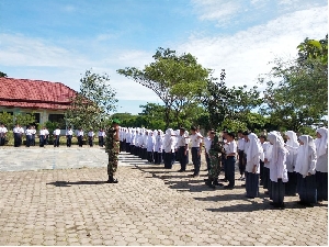 Babinsa Koramil Peukan Bada Latihkan PBB