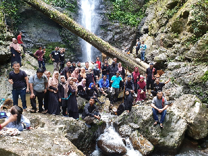 Komonitas Wisata Tuantapa Jelajahi Air Terjun Alur Gambir Trumon Tengah