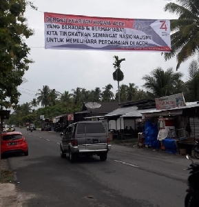 Sambut HUT RI ke-74 Spanduk Ucapan Selamat Bertebaran di Kota Bireuen