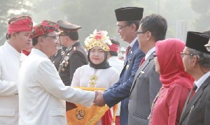 Rektor Unsyiah Terima Satyalancana Karya Satya dari Menristekdikti