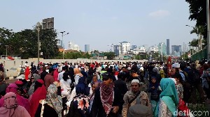 Polisi Pisah 2 Massa Pendemo RUU KPK di DPR