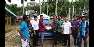 BRA Serahkan Bantuan Combine Dan Tractor Untuk Mantan Kombatan GAM di Kecamatan Makmur