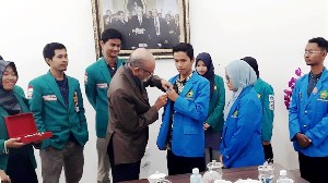 Pemenang Lomba Debat Kebangsaan Terima Anugerah Wali Nanggroe